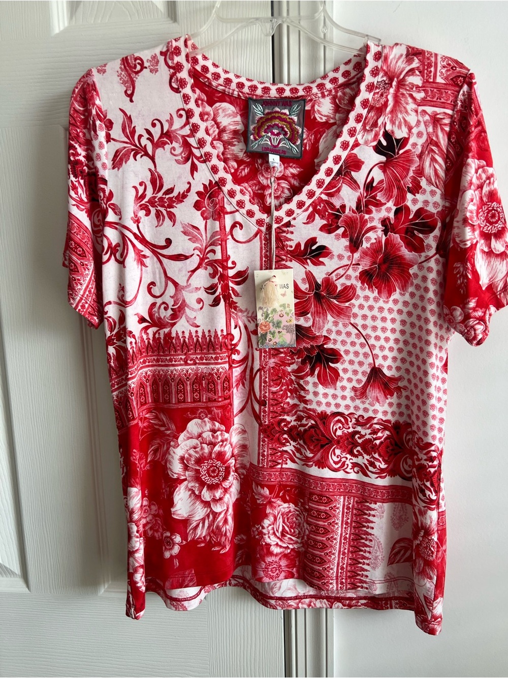 Johnny was red & White Floral V-Neck Short Sleeve Shirt L
